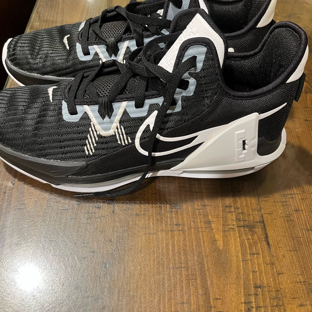 Nike Men’s LeBron Shoes - Picture 3 of 6
